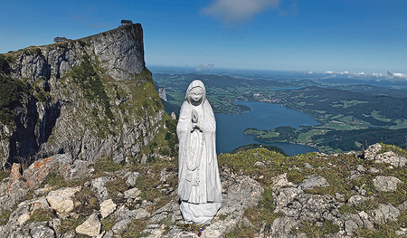 Die Marienstatue von Franz Riedl sen. wurde neu abgegossen und wieder aufgestellt.    