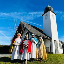 Sternsinger/innen der Pfarre Ostermiething 