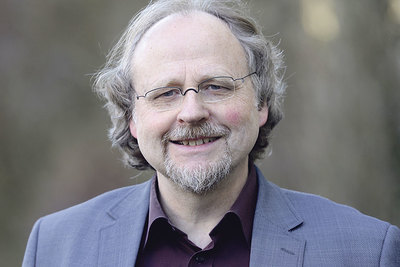 Prof. Heiner Bielefeldt ist Theologe und Inhaber des Lehrstuhls für Menschenrechte und Menschenrechtspolitik der Friedrich-Alexander-Universität in Erlangen-Nürnberg. Von 2010 bis 2016 war er Sonderberichterstatter für Religions- und Weltanschauungsf