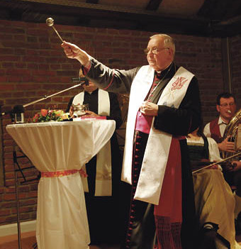 Eröffnung des Pfarrheimes in Gurten durch Bischof und LandeshauptmannEinweihung durch Bischof Maximillian  Aichern und Pfarrer Roman Gavlik23. Okt. 2010Foto: Furtner