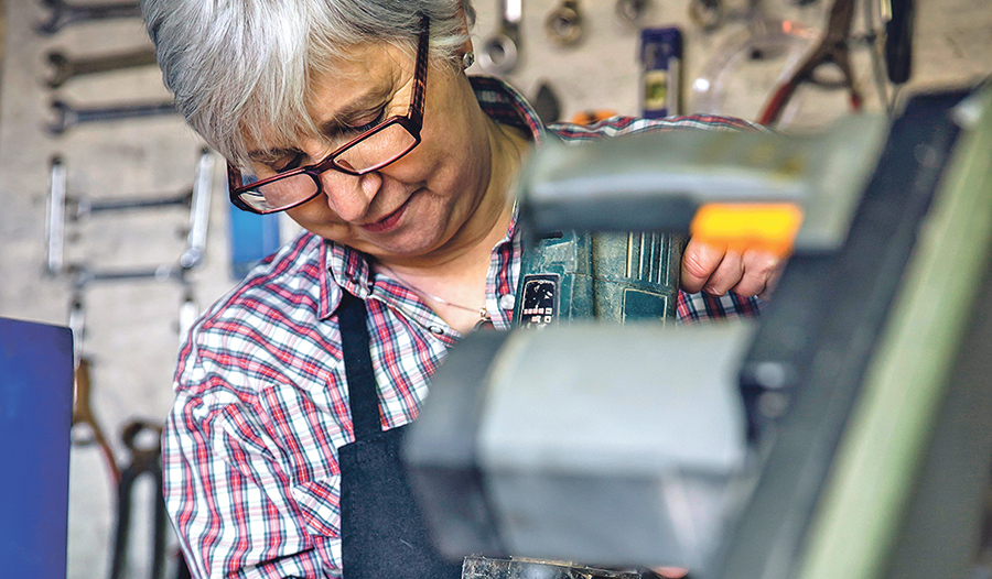 In Sozialprojekten werden viele Frauen beim (Wieder-)Einstieg in den Arbeitsmarkt unterstützt. Sie haben eine Schlüsselrolle bei der Bewältigung des Fachkräftemangels. 