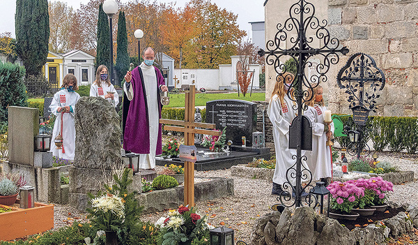 Gräbersegnung in Enns   