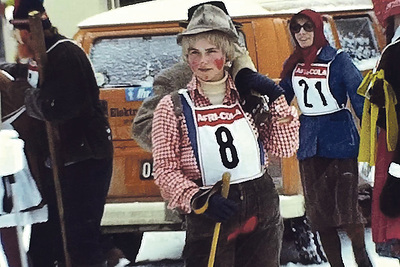 Fasching anno dazumal: eine Szene aus einem Analogfilm. Alte Filmschätze bewahrt der Filmclub Großraming vor dem Vergessenwerden.