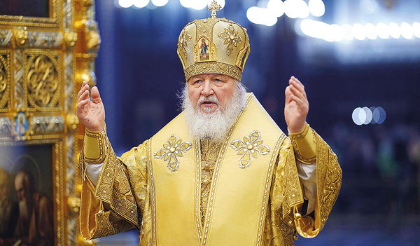 Der russische Patriarch Kyrill I. wird innerhalb und außerhalb seiner Kirche dafür kritisiert, dass er Präsident Putins Krieg gegen die Ukraine mit Predigten unterstützt.   
