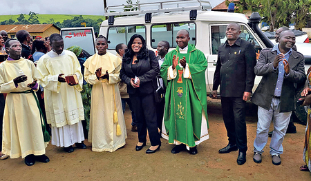 Der Rettungswagen – eine Spende aus OÖ – ist angekommen. 