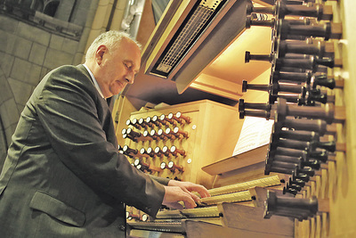 Seit 1982 ist Wolfgang Kreuzhuber Domorganist, Improvisation ist seine Leidenschaft.    Archiv der Orgelbaufirma Marcussen & SØn /R. Winkler 