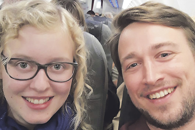 Selfie im Flieger nach Rom: Eva Wimmer und Matthias Zauner. 