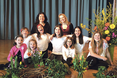 Elisabeth Birngruber und Judith Hartl singen in Bad Leonfelden wöchentlich mit Kindern – Christen und Muslime – zwischen 6 und 14 Jahren. Der Kinder- und Jugendchor AVODAH tritt in Altenheimen, psychosozialen Einrichtungen und Flüchtlingsunterkünften