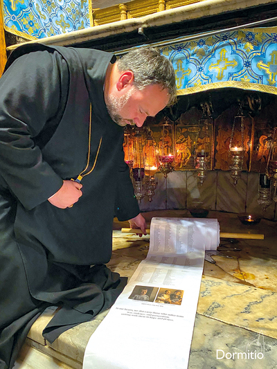 Nach Mitternacht macht sich eine Pilgergruppe in der Heiligen Nacht auf den Weg von Jerusalem nach Bethlehem, zur Geburtsgrotte.