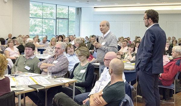 Bei rund 90 Resonanztreffen wurden die Vorschläge zur Strukturreform vorgestellt und diskutiert. Hier das Treffen mit Pfarrgemeinderäten im Bildungshaus Schloss Puchberg am 11. Mai. 