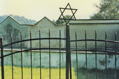 Das Tor des jüdischen Friedhofs von Gmunden
