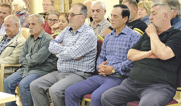 Familien des Dorfes Sharanish in Kurdistan, das bombardiert wurde. Die christlichen Bewohner/innen der Ortschaft sind seit den 1960er-Jahren immer wieder von Konflikten in der Region bedroht.  