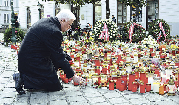 Erzbischof Lackner gedachte des Terroranschlags in Wien. Die Bischöfe äußerten sich gemeinsam gegen den Terror.