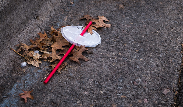 Da war wohl gerade kein Mistkübel in der Nähe?