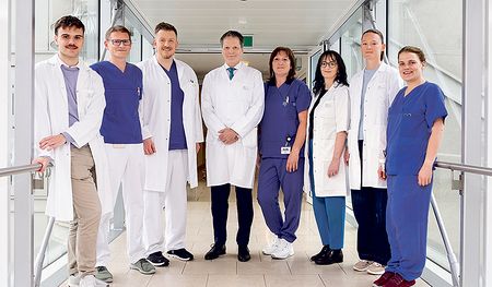 Primar Christopher Lambers (Mitte) und das Team der Lungentransplantations-Ambulanz am Ordensklinikum Linz Elisabethinen. 