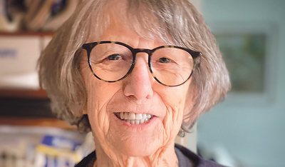 Gerti Pilar, geboren 1940, war u.a. im Kindergarten, in der Volksschule und an der Kunstuni tätig. Seit Jahrzehnten setzt sie sich dafür ein, dass Spielräume der Kreativität erhalten bleiben – auch im Kindergarten.    