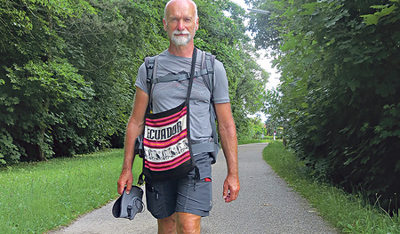 Harald Purkart auf dem Weg nach Wien. Hier am Bild ist er gerade im Linzer Wasserwald unterwegs.  