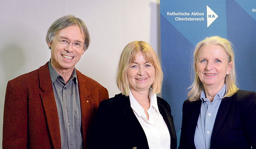 V. l. n. r.: Die Vizepräsident:innen Steiner und Steinbüchler mit KA-OÖ-Präsidentin Hofer-Stelzhammer. 