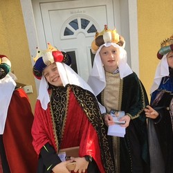 Sternsinger/innen aus der Pfarre Hochburg