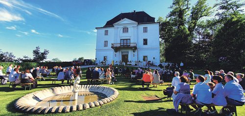 Die Feier fand im Schlossgarten der Familie Saint Julien-Wallsee statt.