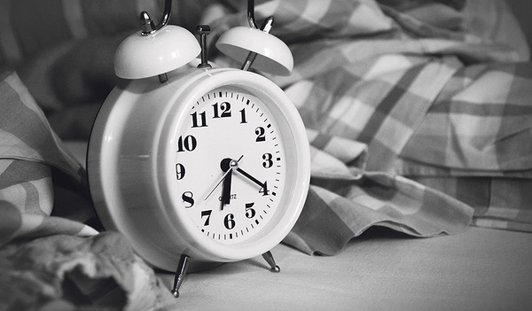 Der Wecker reißt uns oft unwillkommen aus dem Schlaf.