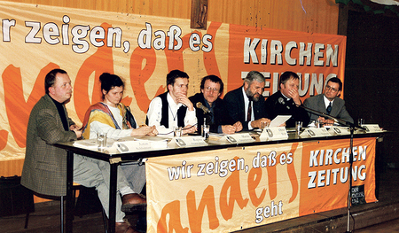 Mit dem Slogan „Wir zeigen, daß es anders geht“ erinnerte die Kirchenzeitung in vielerlei Hinsicht an gesellschaftliche Alternativen.      