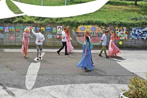 Beim Sommerfest der „Noah“ in St. Georgen im Attergau führten die Kinder und Jugendlichen traditionelle ukrainische Tänze auf.    