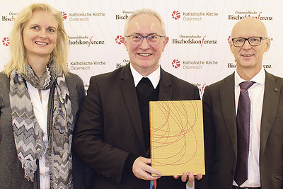 Präsentation: Elisabeth Birnbaum (Bibelwerk), Anton Leichtfried (Bibel- und Liturgiebischof) und Christoph Freilinger (Liturgieinstitut). 