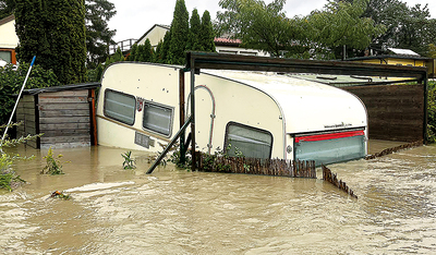 Das Hochwasser überschwemmt vieles.