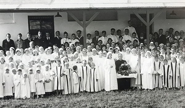 Liturgische Kleidung drückte das gemeinsame Priestertum der Mitfeiernden aus.  