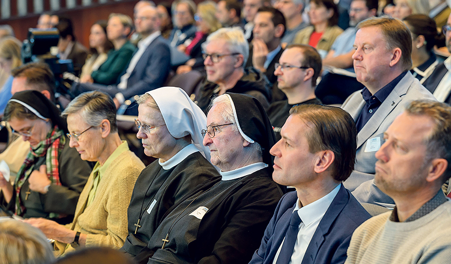 An die 500 Mitarbeiter:innen und Verantwortliche der Ordensspitäler, Gesundheitsexpert:innen und Vertreter:innen des öffentlichen Lebens besuchten den Kongress der OÖ. Ordensspitäler.  