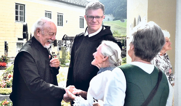 P. Christoph Eisl (links) feierte seinen 80. Geburtstag.