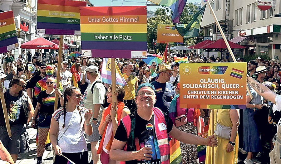 Linzpride: bunt, fröhlich, friedlich, engagiert. 