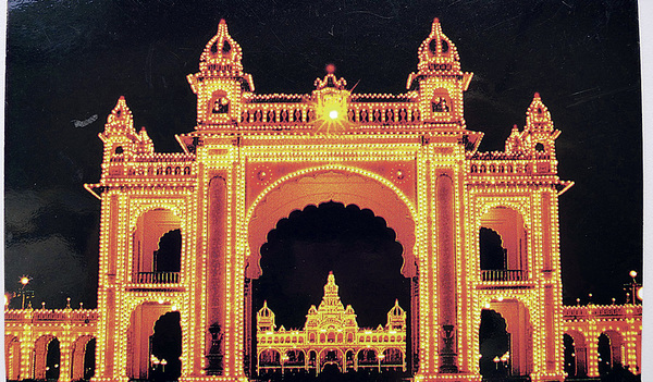 Tor zum Palast in Mysore  