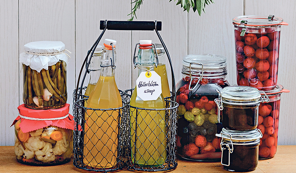 Mit einfachen und zum Teil lange erprobten Methoden lassen sich Obst und Gemüse auf natürliche Weise konservieren.   