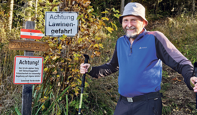 „Pfarrer-Weg“ steht beim Einstieg zum Tamberg, dem Hausberg von Pfarrer Gerhard Hackl.   