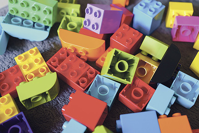 Die Legosteine wurden in Dänemark erfunden und begeistern Kinder von 1958 bis heute.  