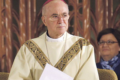 Carlo Maria Viganò hat sich mit seinem „Bericht“ selbst ins Zentrum der Papstkritiker gesetzt. 