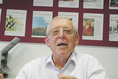 Robert Klausberger. Der pensionierte Werkzeugmacher  ist Initiator und Mitorganisator von Flohmärkten.