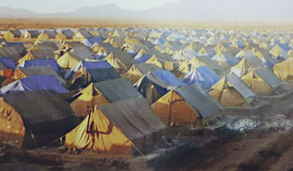 Das Flüchtlingslager Torbat-e Jam in seinen Anfängen. Mittlerweile gibt es hier Ziegelhäuser und befestigte Straßen.  