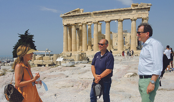  Vor dem Parthenon, dem Tempel der Jungfrau