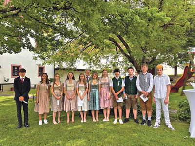 Ein Großteil der Firmgruppe aus Viechtwang  und Scharnstein.   