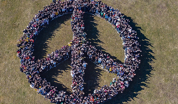 Zeichen des Friedens und der Solidarität   