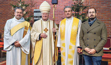 Am Bild von links: Pastoralvorstand Christian Landl, Bischof Manfred Scheuer, Pfarrer Janusz Zaba und Verwaltungsvorstand Christoph Ott.  
