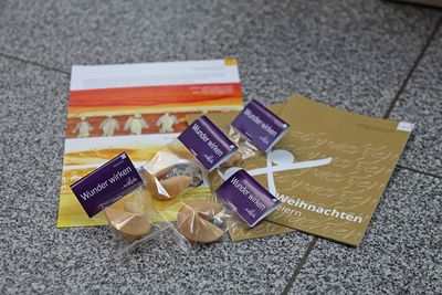 Geschenksanhänger, Glückskekse und Weihnachtshefte