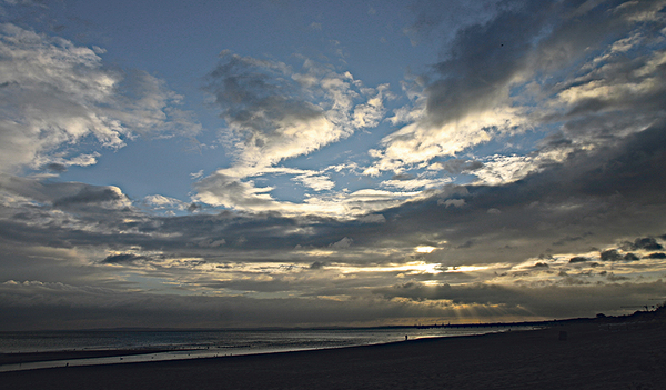 Auch die Wolken gelten als Versinnbildlichung von Gottes Anwesenheit.  