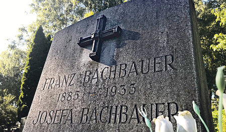 Das Grab von Franz Bachbauer und seiner Familie auf dem St. Barbara Friedhof in Linz.    