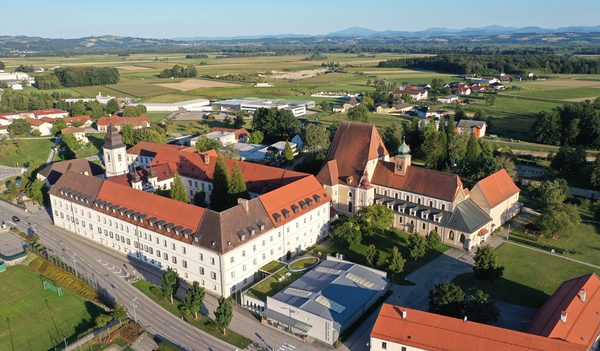 Im Kloster Baumgartenberg bieten die Schwestern vom Guten Hirten 30 Flüchtlingen ein Dach über dem Kopf