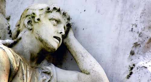 Engel auf einem Grabstein
Grab,Friedhof,Grabstein,Vergessen,Vergessenheit,Andenken,Gedenken,Allerheiligen,Einsamkeit,Vereinsamen,Zeit,Erinnerungen,Leidender,Wohin,Zukunft,Verzweiflung,Verzweifelter,Religion,Danach,Ewigkeit,Mahnmal,
Copyright (2000) b