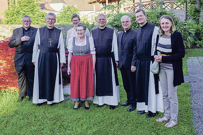 Hedwig Ganglberger (Bild Mitte) feierte ihren 80. Geburtstag in Heiligenkreuz.  